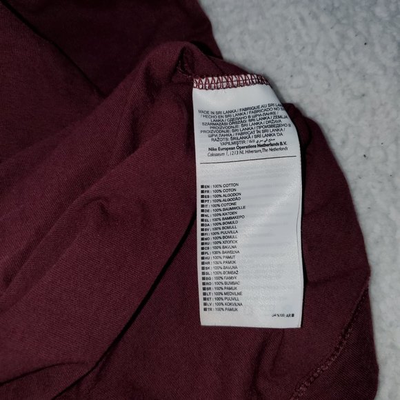 Nike  Men's T-Shirt Sportswear Club Maroon - Picture 6 of 8